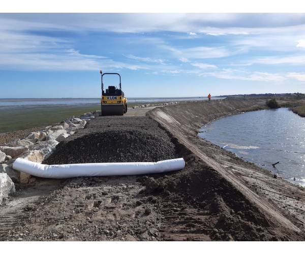 Renforcement d'une digue de défense sur l'île de Ré
