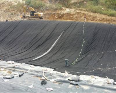 Leachate drainage on slopes