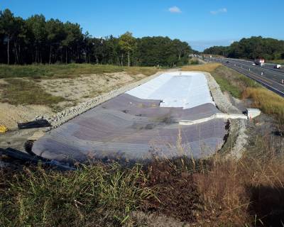 Waterproofing of motorway ponds